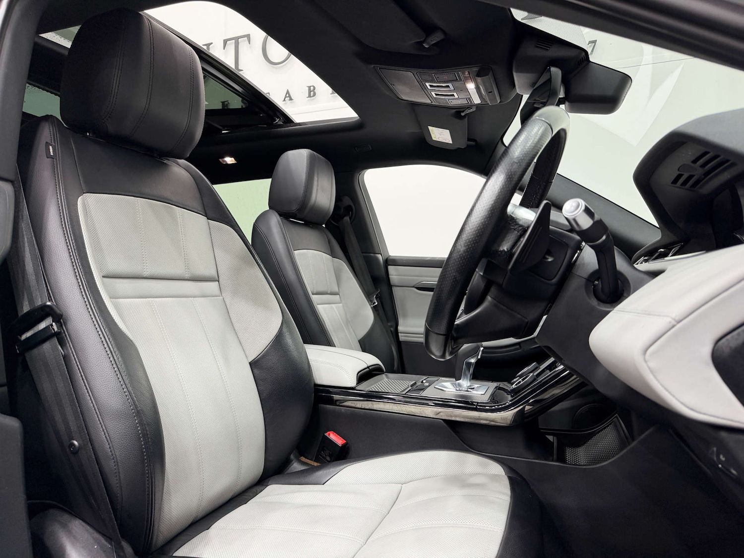 Used Land Rover Range Rover Evoque 2019 for sale - 77531912: Photo 2