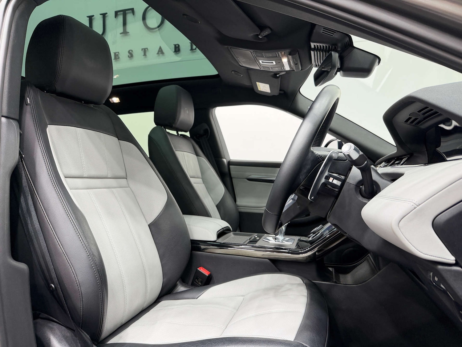 Used Land Rover Range Rover Evoque 2021 for sale - 76739858: Photo 2