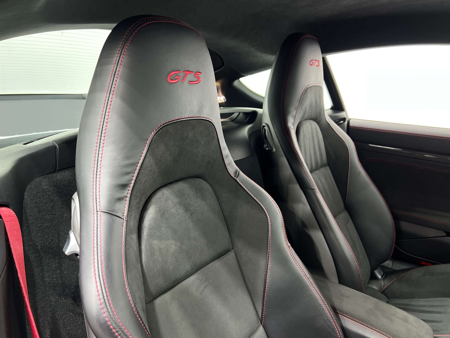 Used Porsche Cayman 2021 for sale - 77833841: Photo 17