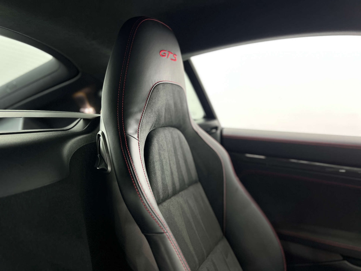 Used Porsche Cayman 2021 for sale - 77833841: Photo 18