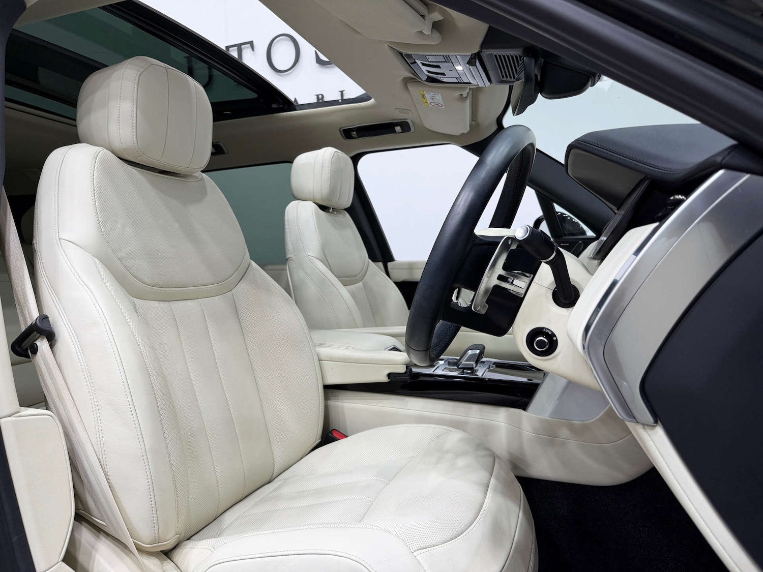 Used Land Rover Range Rover 2023 for sale - 77833952: Photo 2