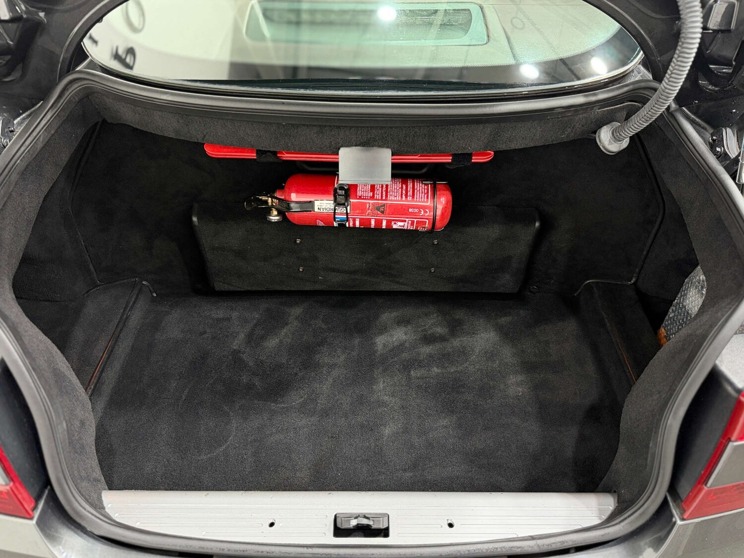 Used Aston Martin DB9 2004 for sale - 77833846: Photo 22