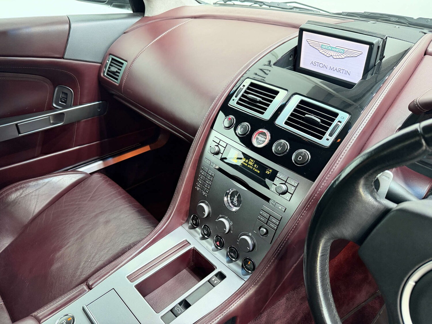 Used Aston Martin DB9 2004 for sale - 77833846: Photo 37