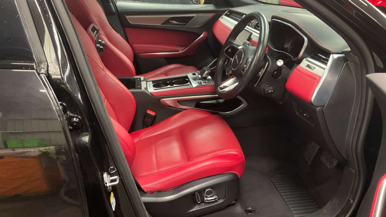 Used Jaguar F-Pace 2021 for sale - 76197230: Photo 2