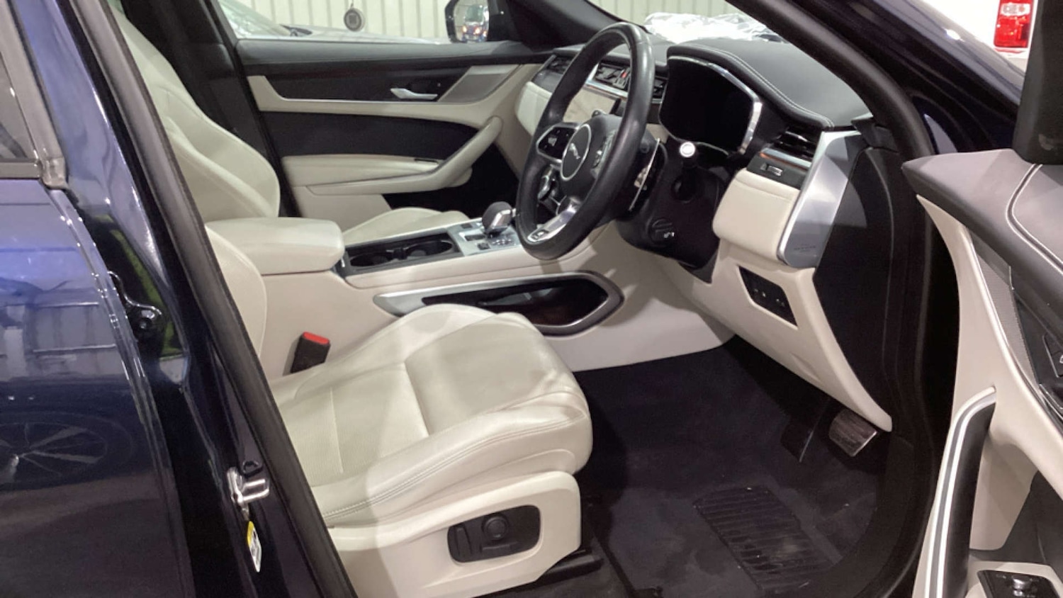 Used Jaguar F-Pace 2023 for sale - 78201074: Photo 2