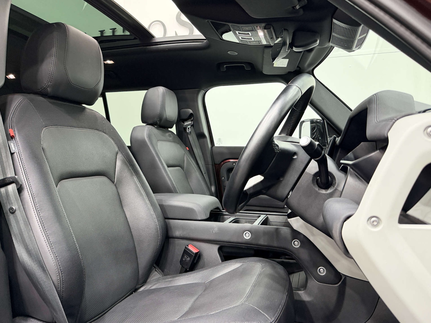 Used Land Rover Defender 2023 for sale - 77920638: Photo 2