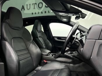 Used Porsche Cayenne 2023 for sale - 76144412: Photo 2