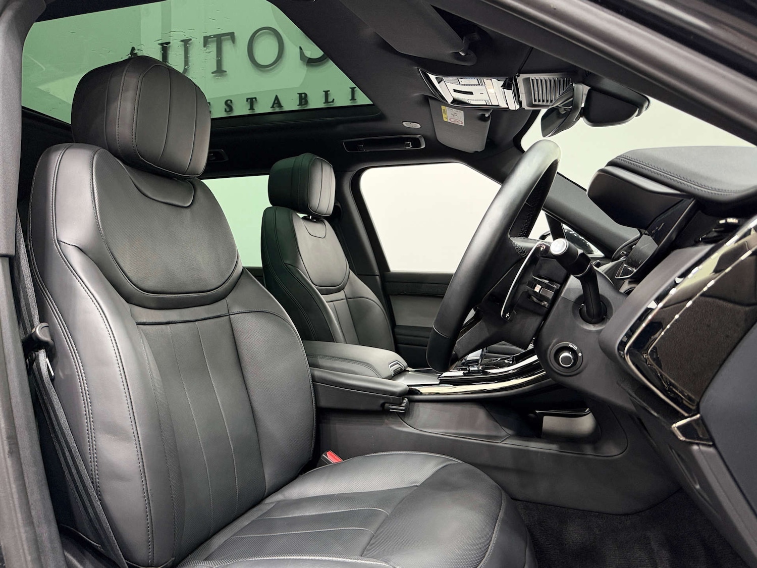 Used Land Rover Range Rover Sport 2024 for sale - 77833908: Photo 2