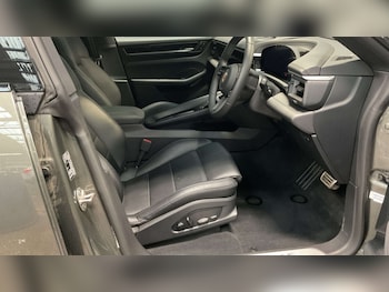 Used Porsche Macan 2025 for sale - 77023564: Photo