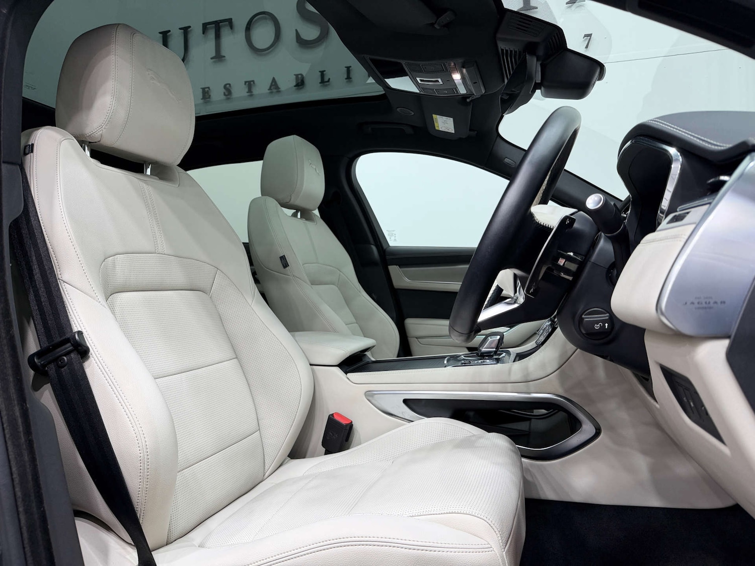 Used Jaguar F-Pace 2023 for sale - 77833864: Photo 2