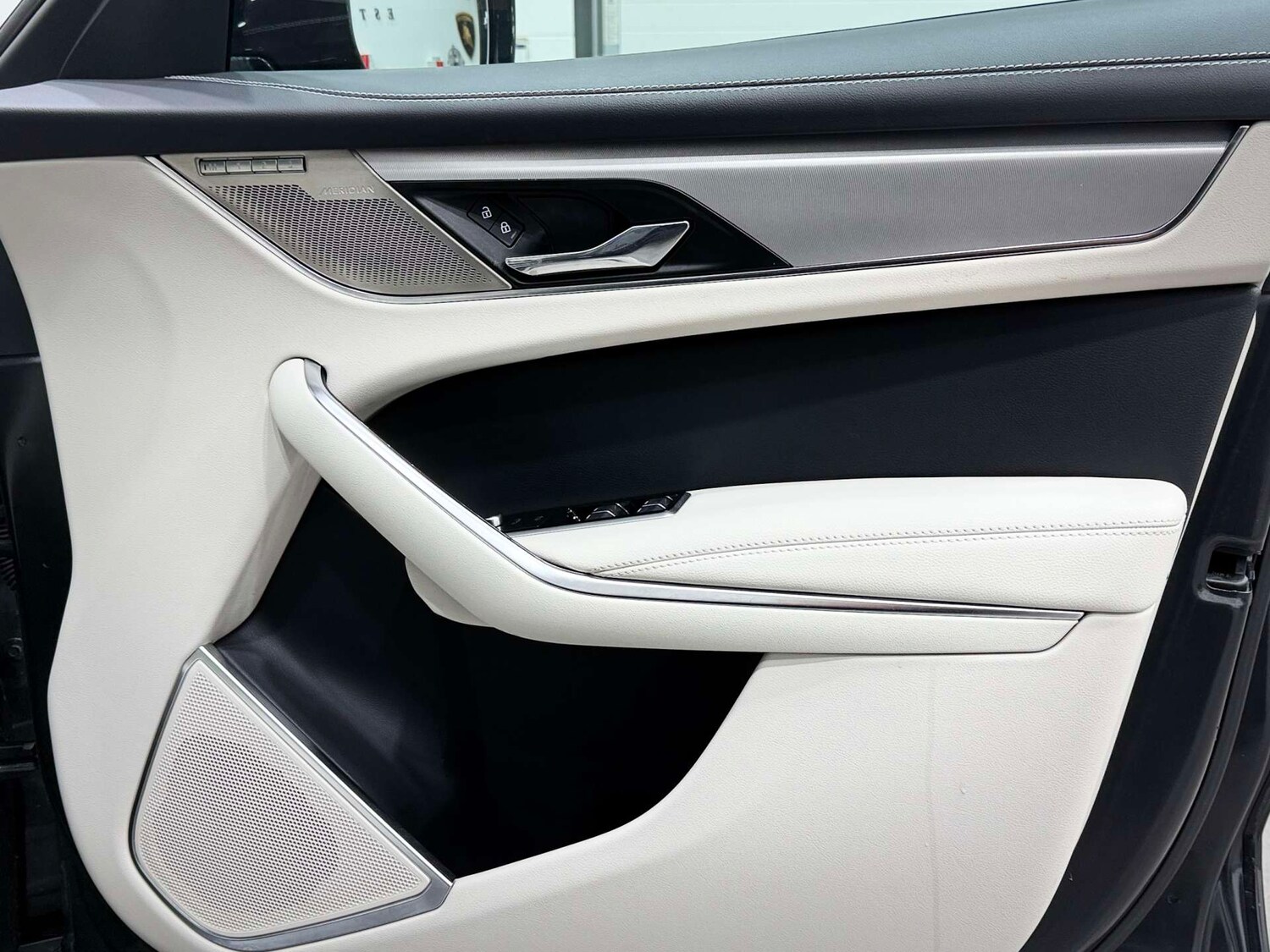 Used Jaguar F-Pace 2023 for sale - 77833864: Photo 38