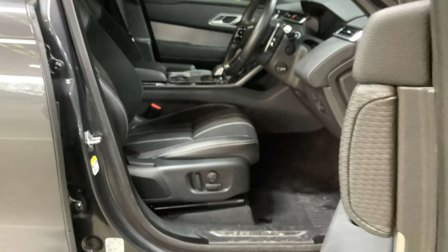 Used Land Rover Range Rover Velar 2021 for sale - 77022479: Photo 3