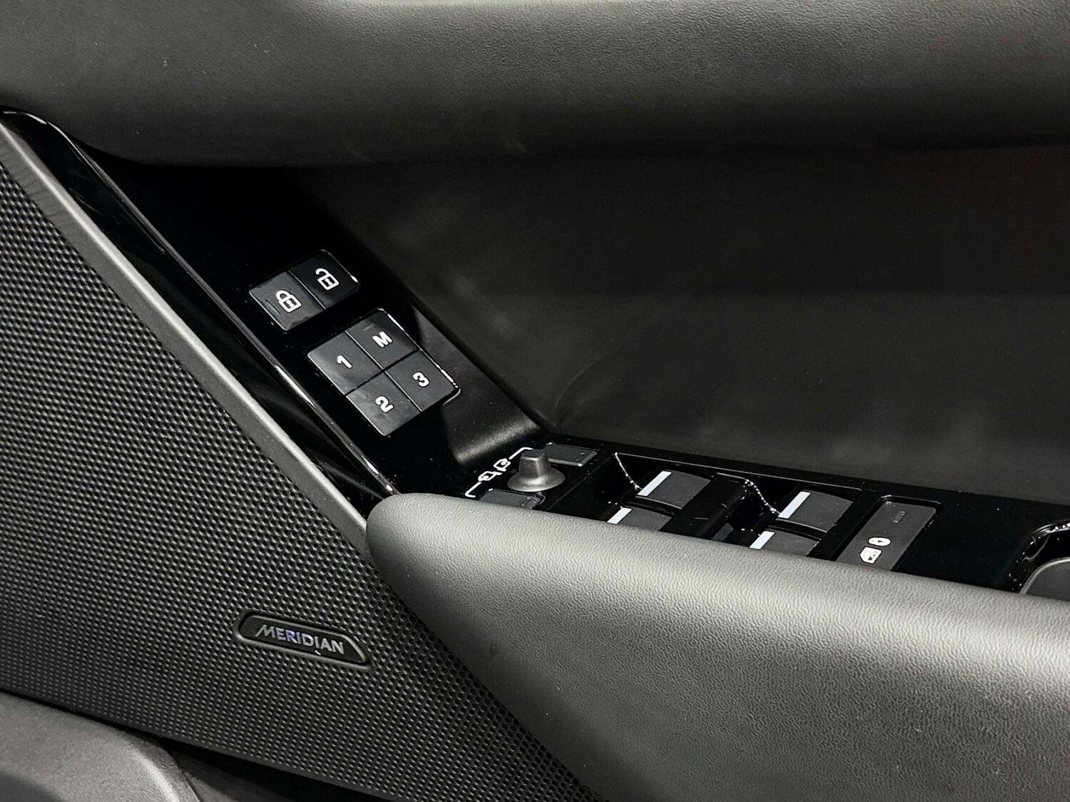 Used Land Rover Range Rover Velar 2023 for sale - 77211853: Photo 37