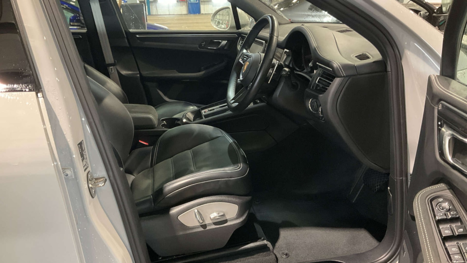 Used Porsche Macan 2022 for sale - 76910573: Photo 2