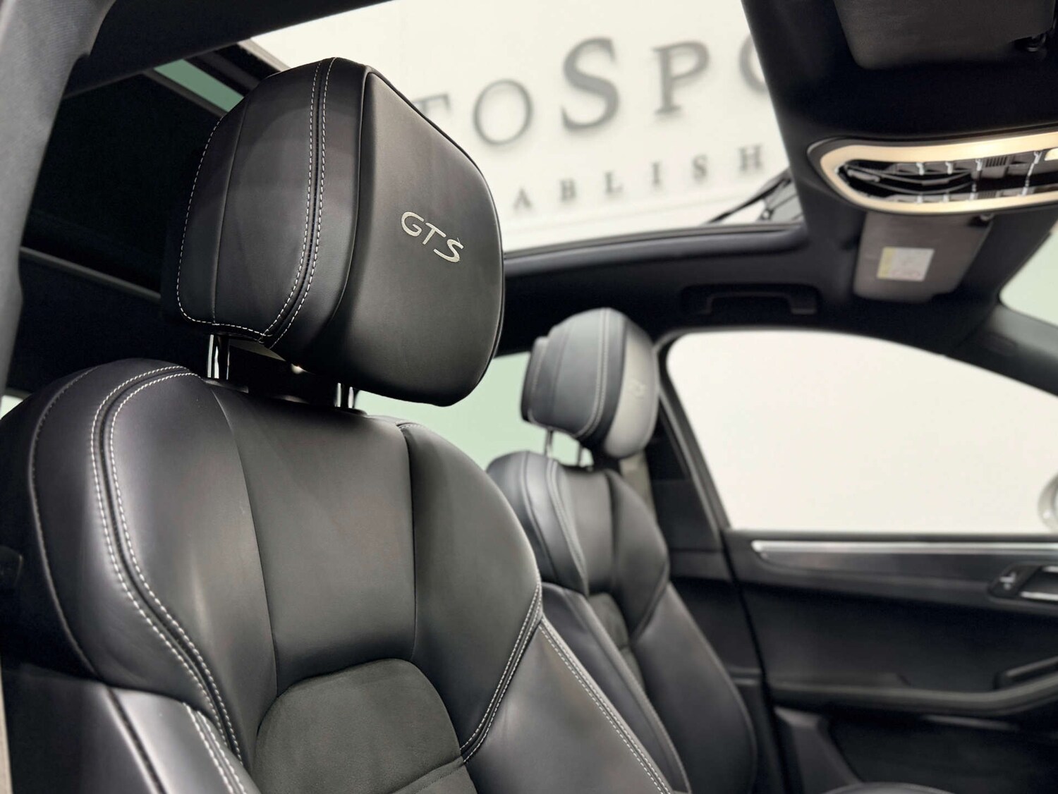 Used Porsche Macan 2022 for sale - 76910573: Photo 43