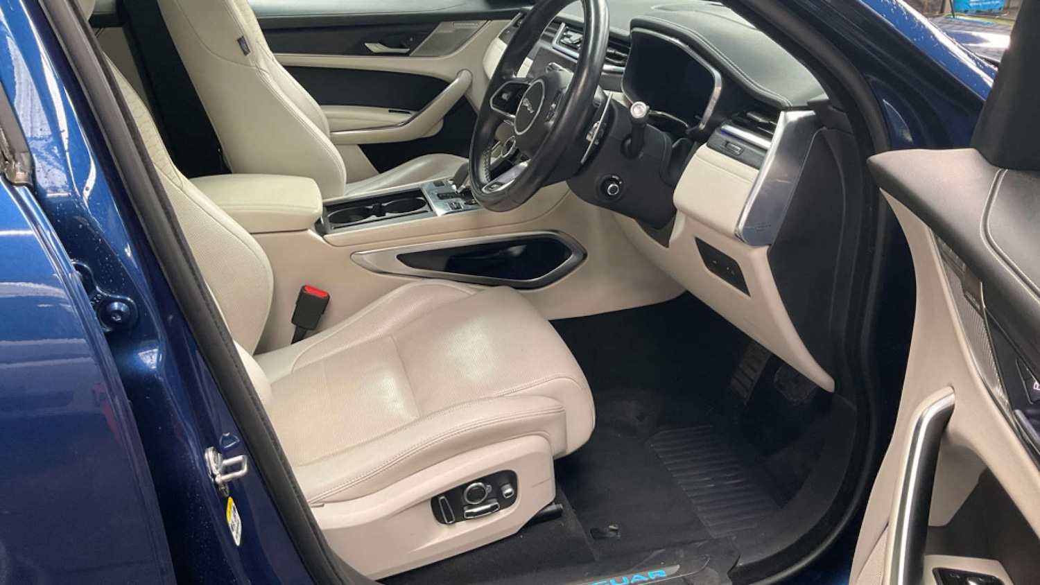 Used Jaguar F-Pace 2021 for sale - 76429385: Photo 2