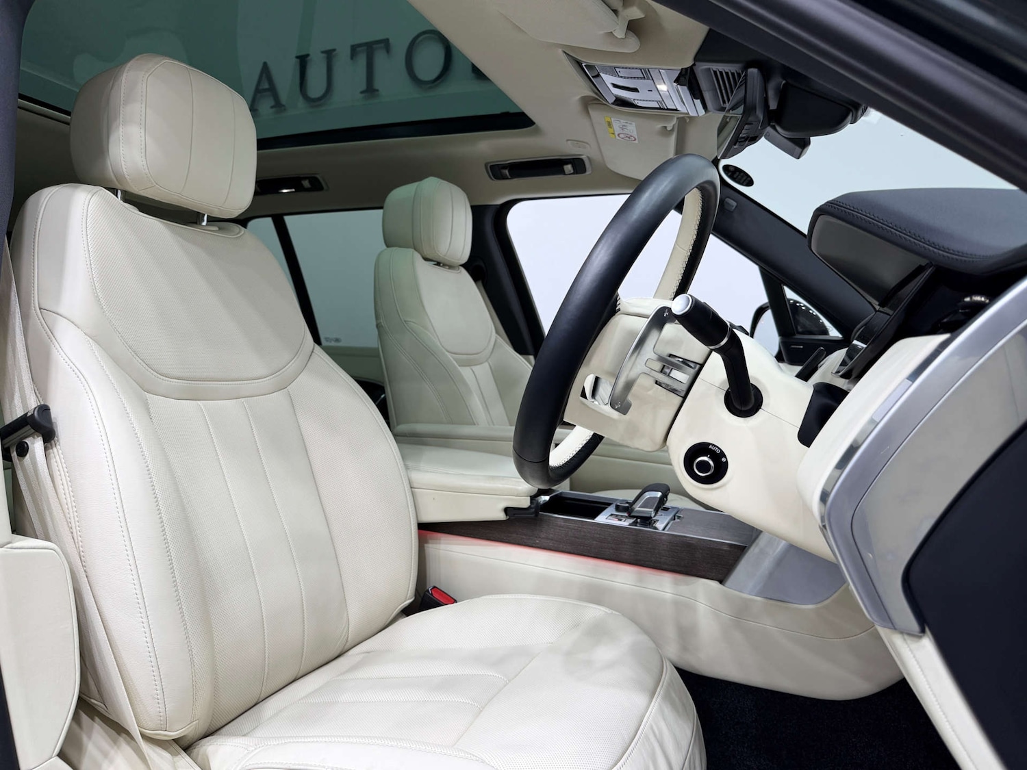 Used Land Rover Range Rover 2023 for sale - 77833929: Photo 2