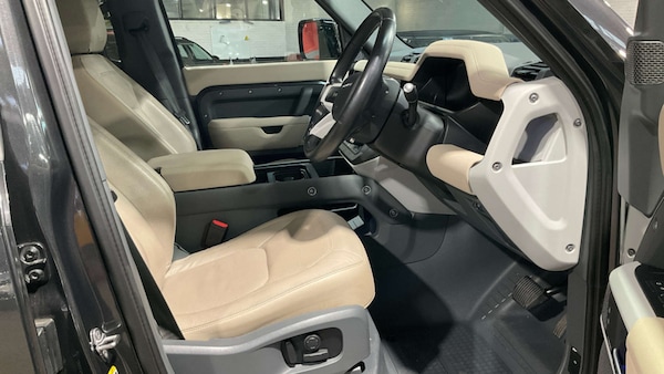 Used Land Rover Defender 2022 for sale - 76220578: Photo 2