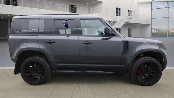 Used Land Rover Defender 2022 for sale - 76220578: Photo 3