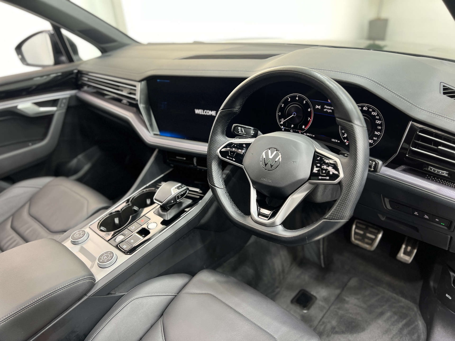 Used Volkswagen Touareg 2023 for sale - 76422511: Photo 16