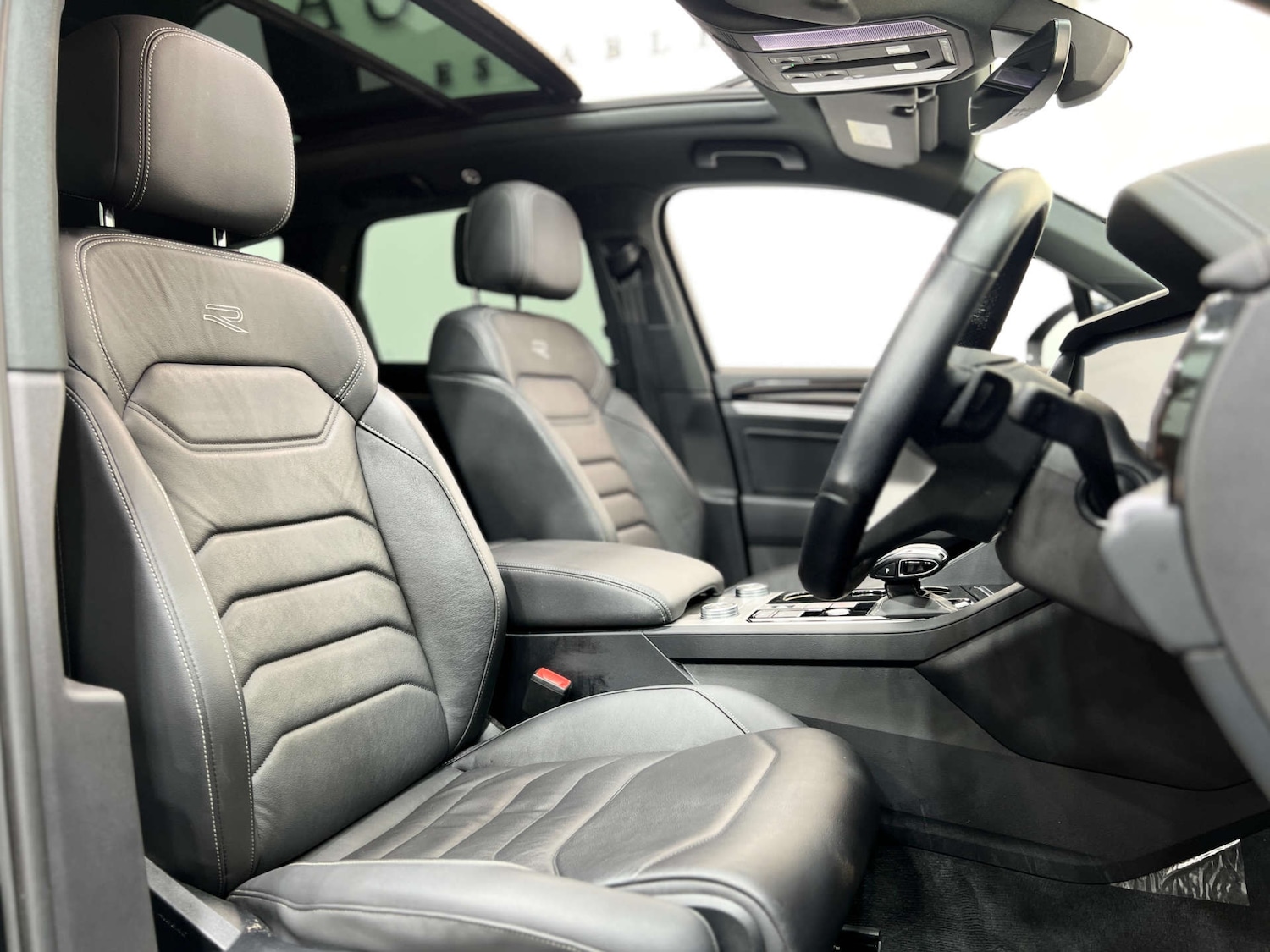 Used Volkswagen Touareg 2023 for sale - 76422511: Photo 2