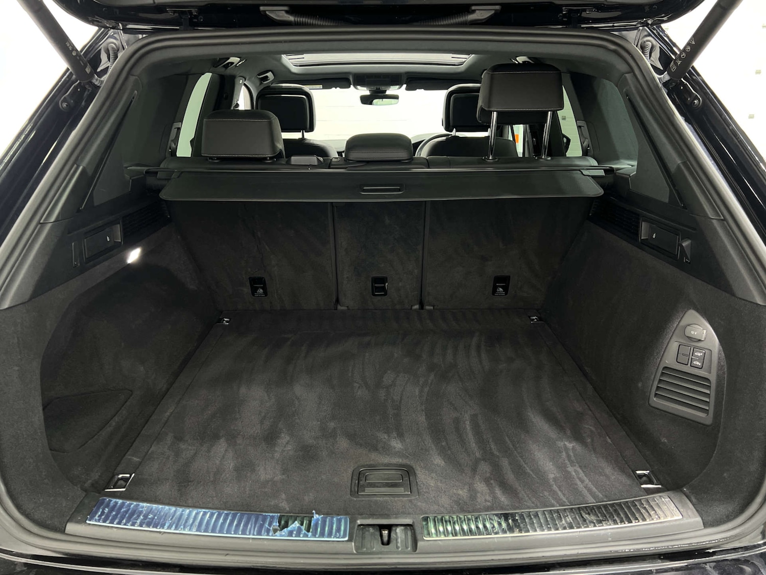 Used Volkswagen Touareg 2023 for sale - 76422511: Photo 27