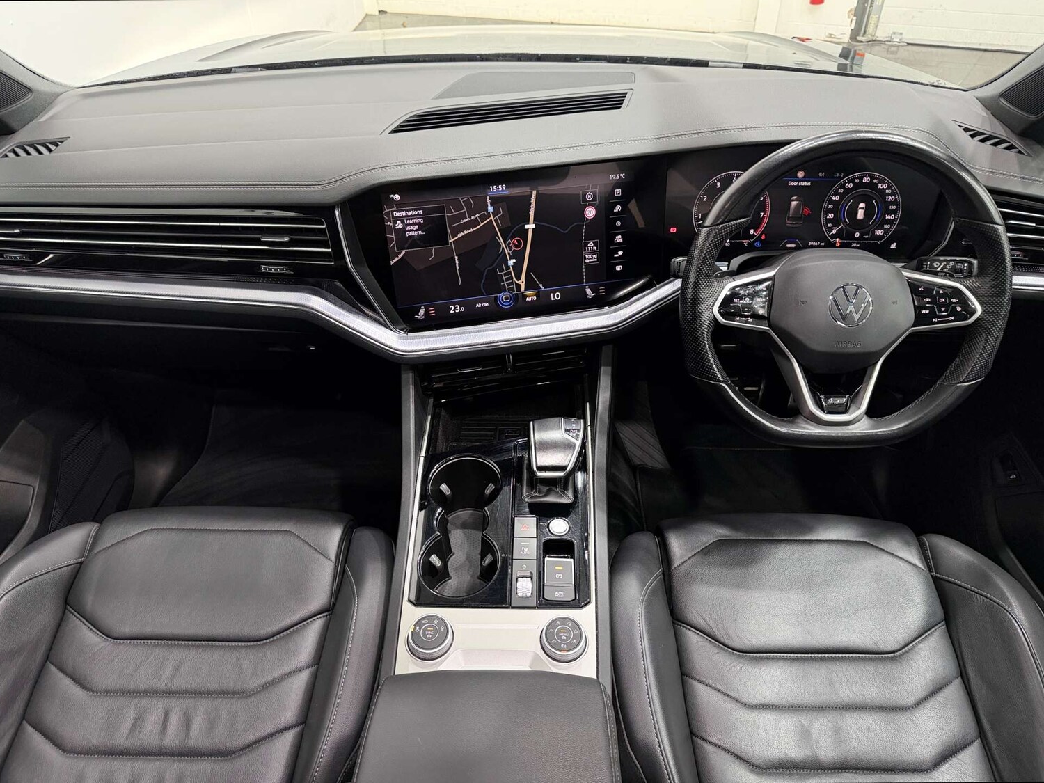 Used Volkswagen Touareg 2021 for sale - 76462102: Photo 23