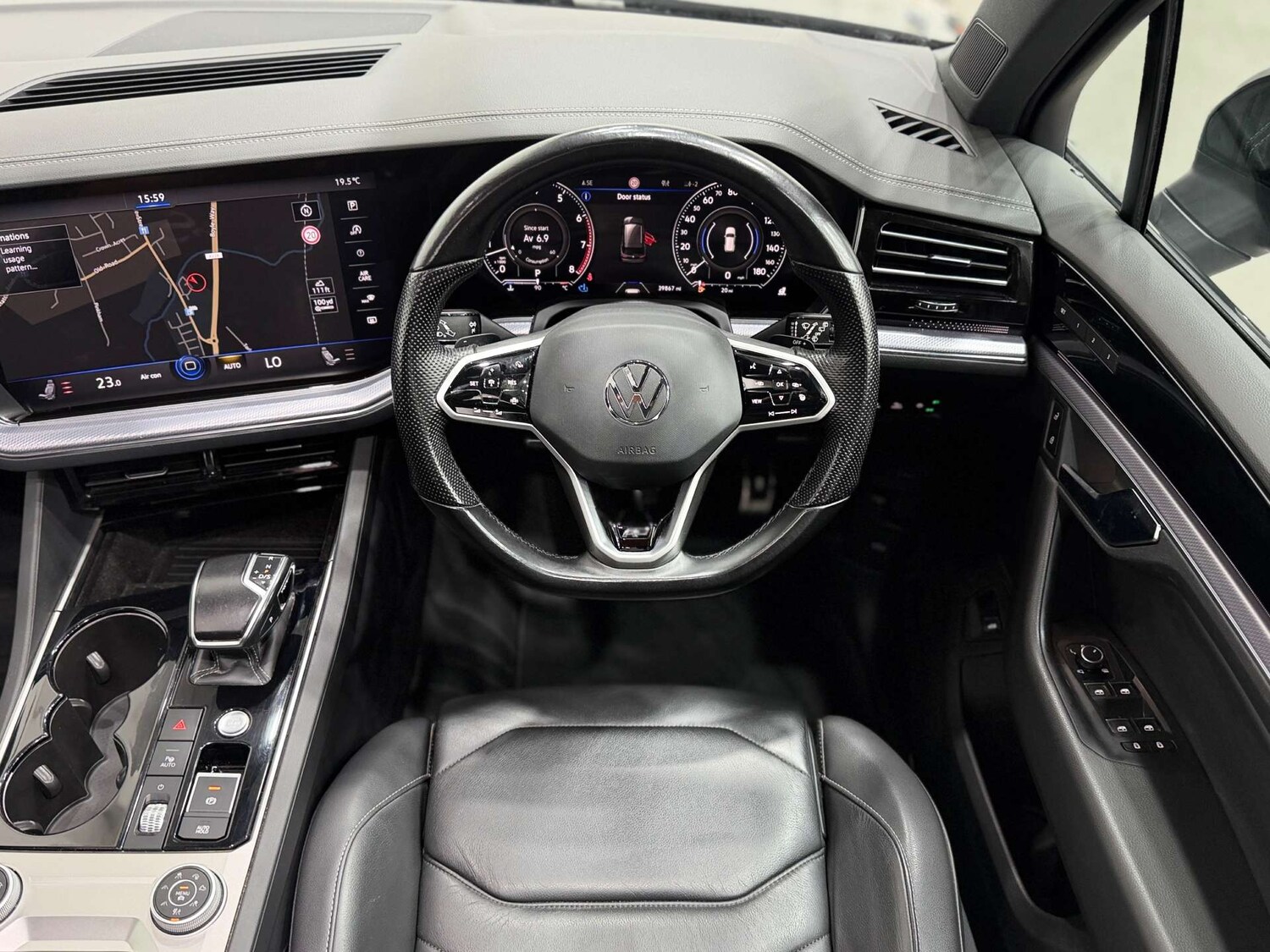 Used Volkswagen Touareg 2021 for sale - 76462102: Photo 24