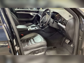 Used Volkswagen Touareg 2021 for sale - 76462102: Photo