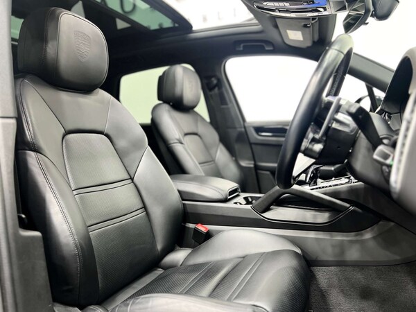 Used Porsche Cayenne 2020 for sale - 76080221: Photo 2