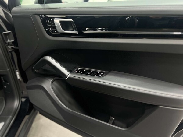 Used Porsche Cayenne 2020 for sale - 76080221: Photo 37