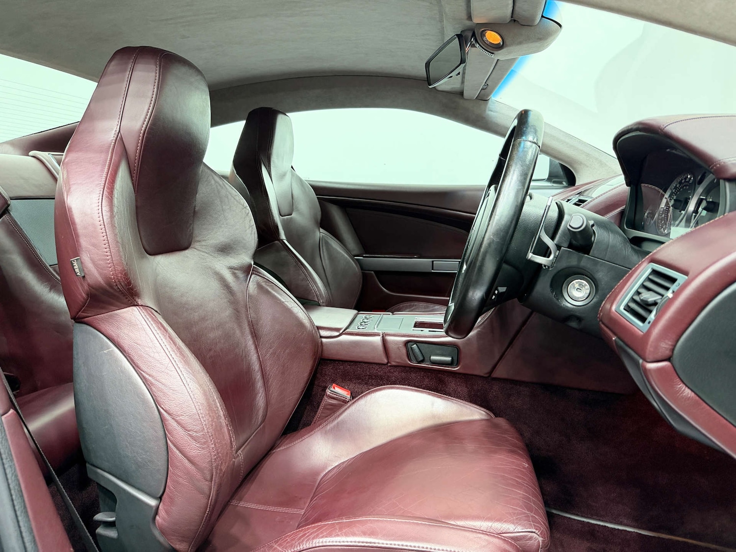 Used Aston Martin DB9 2004 for sale - 76576486: Photo 2