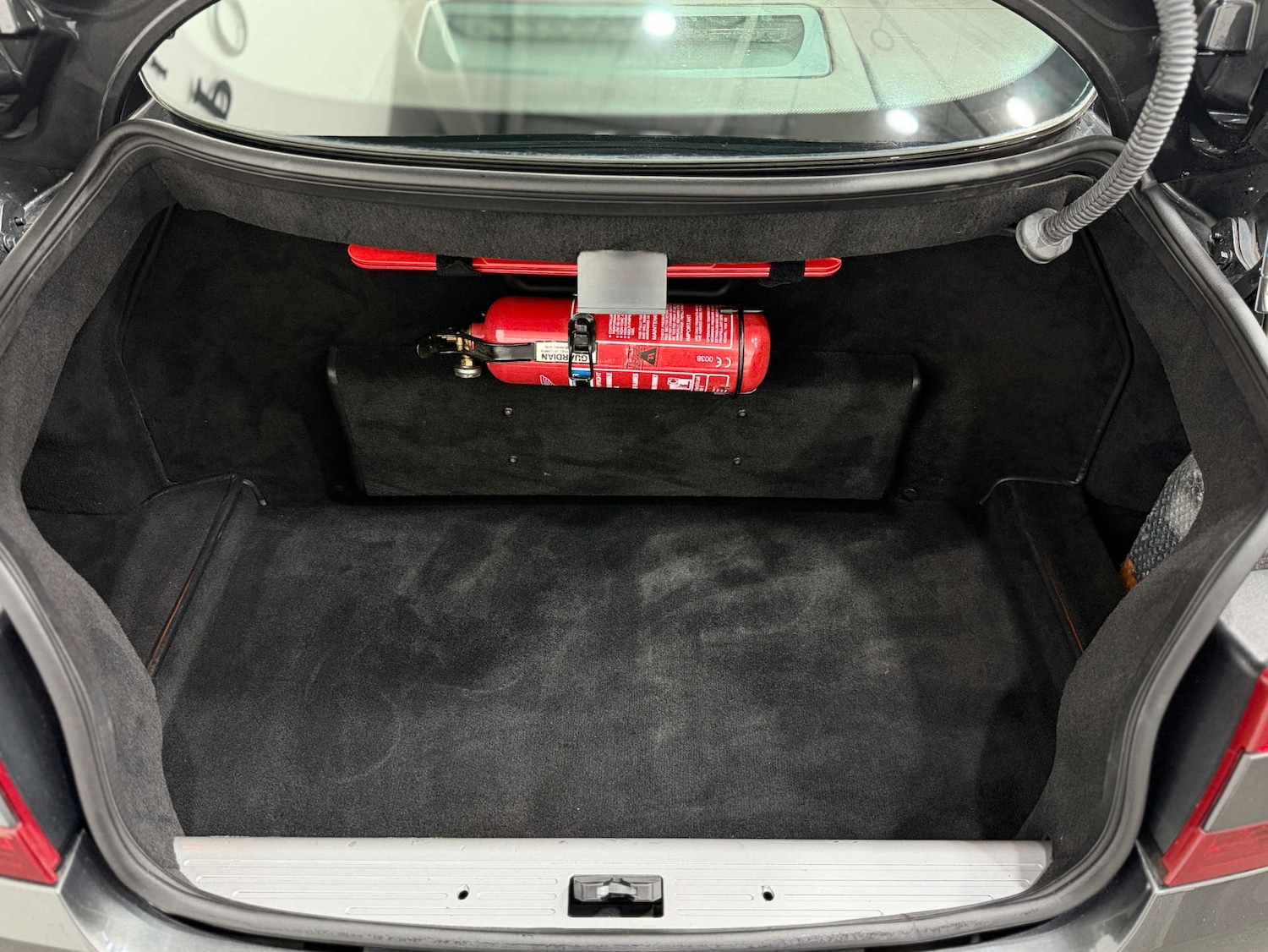 Used Aston Martin DB9 2004 for sale - 76576486: Photo 21