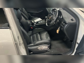 Used Porsche Macan 2022 for sale - 76910570: Photo