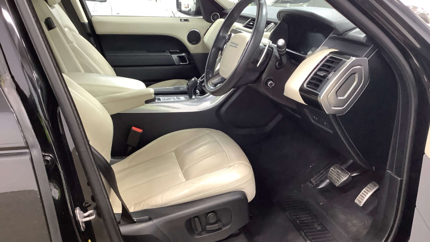 Used Land Rover Range Rover Sport 2022 for sale - 77877349: Photo 2