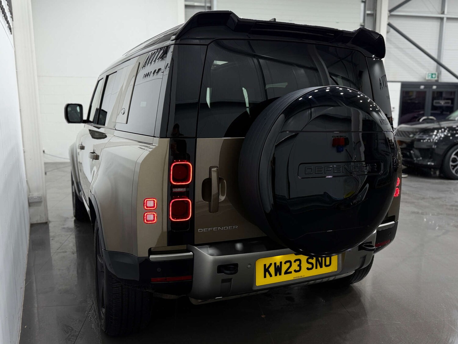 Used Land Rover Defender 2023 for sale - 76642919: Photo 10