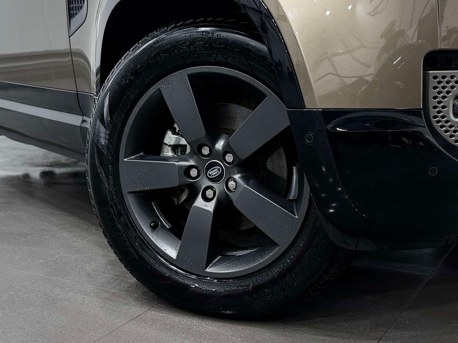 Used Land Rover Defender 2023 for sale - 76642919: Photo 12