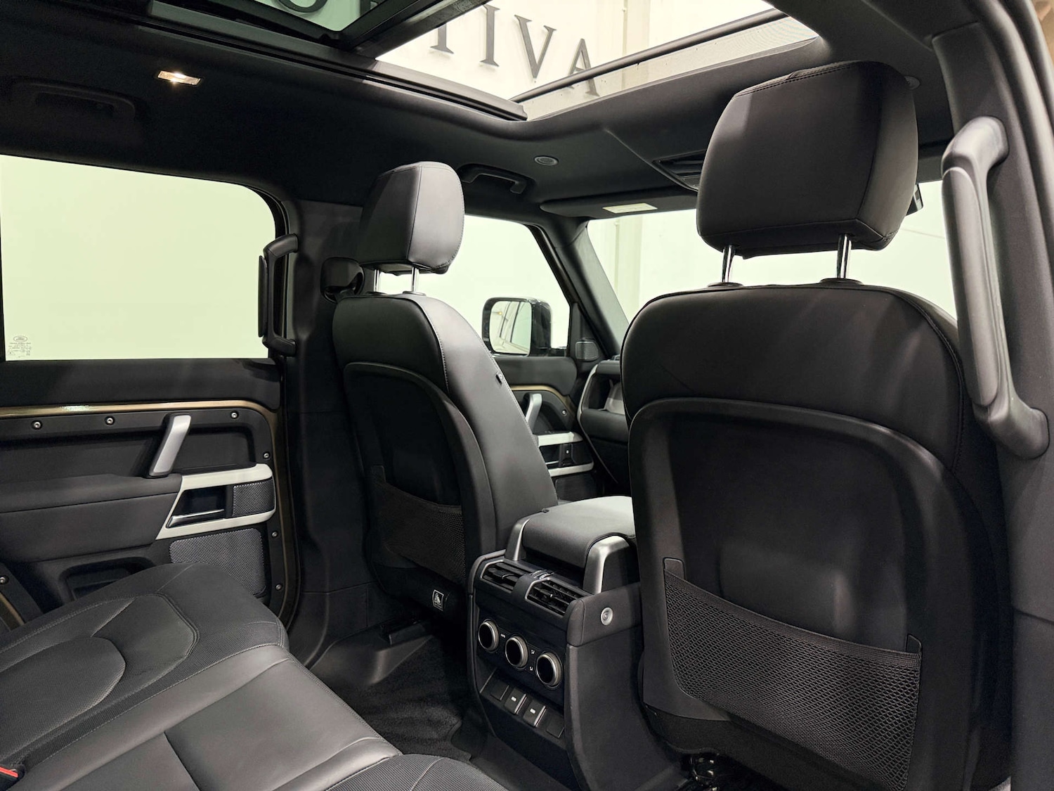 Used Land Rover Defender 2023 for sale - 76642919: Photo 19