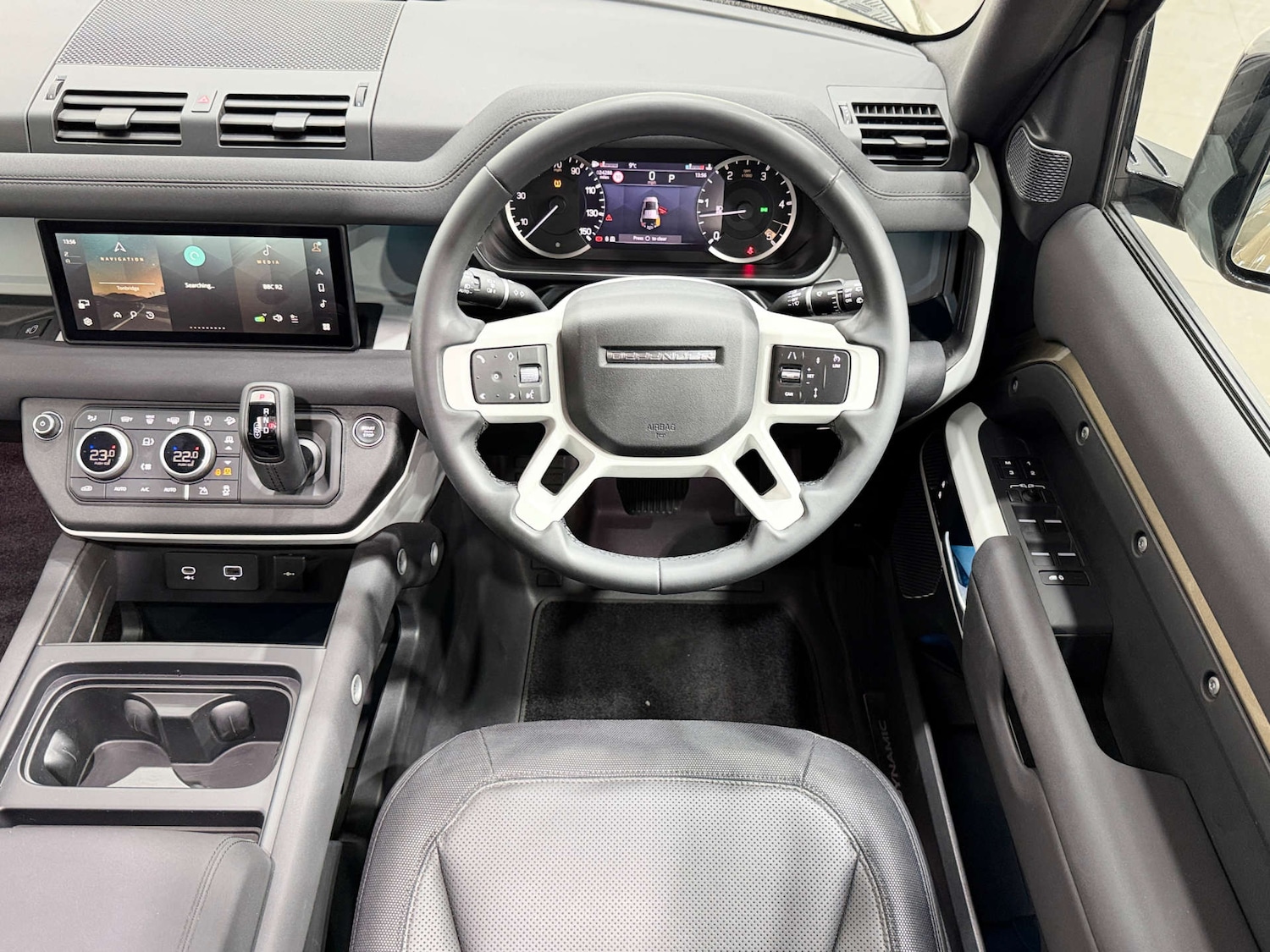 Used Land Rover Defender 2023 for sale - 76642919: Photo 23