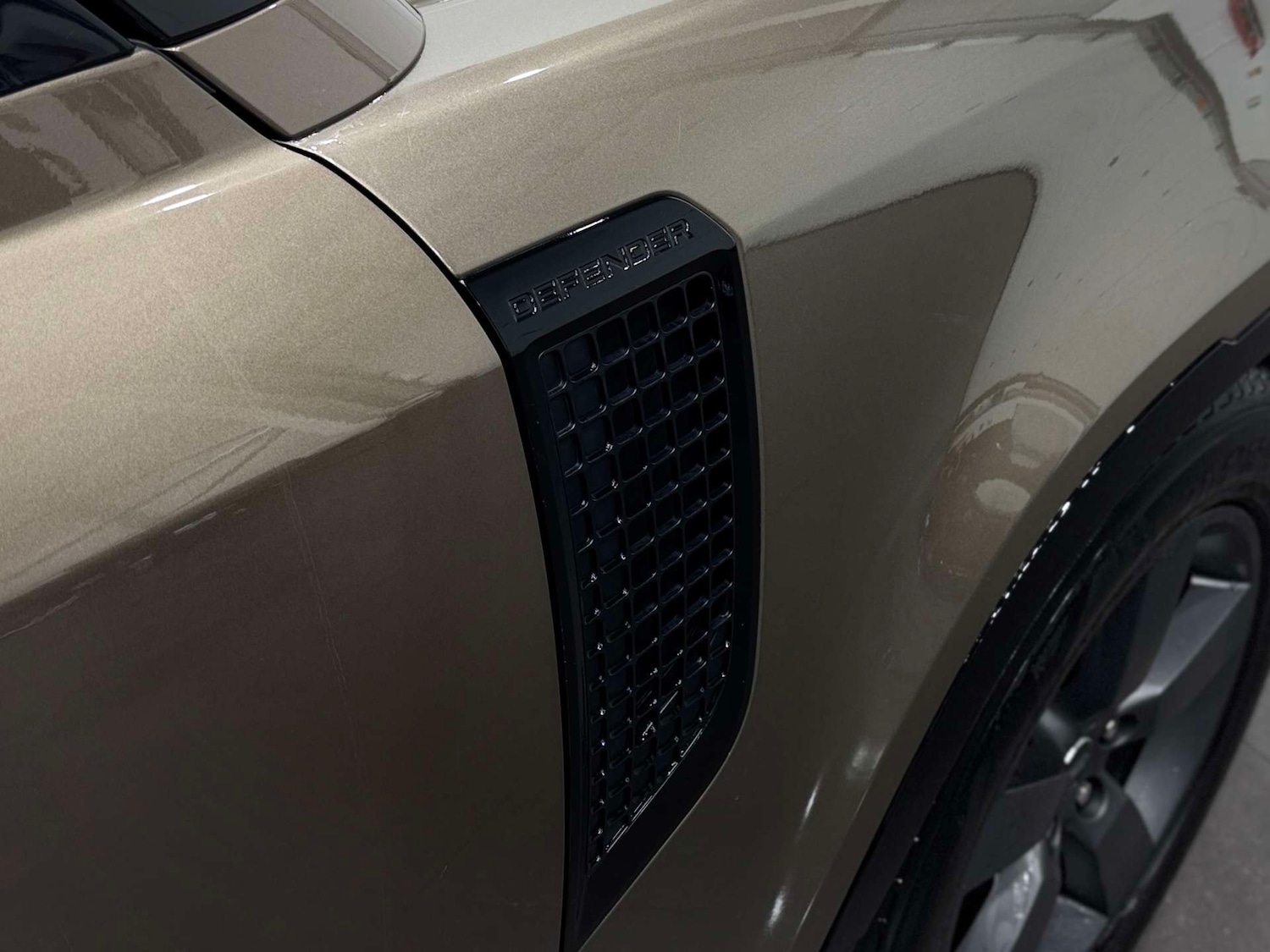 Used Land Rover Defender 2023 for sale - 76642919: Photo 32