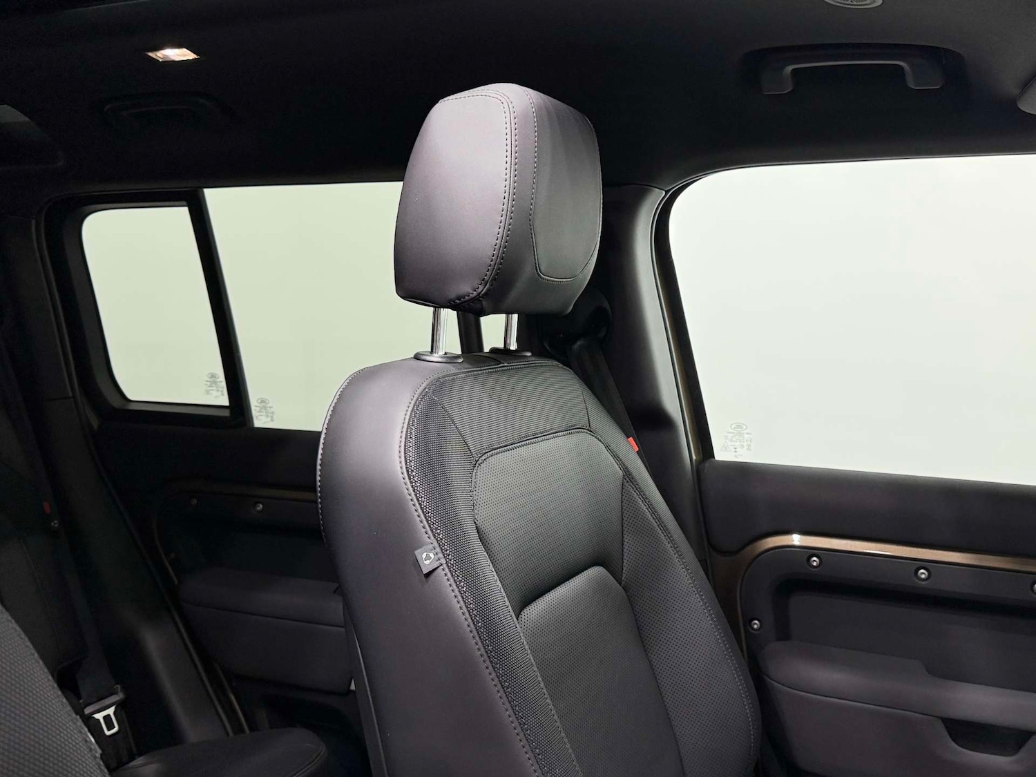 Used Land Rover Defender 2023 for sale - 76642919: Photo 43