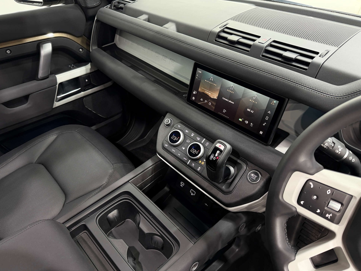 Used Land Rover Defender 2023 for sale - 76642919: Photo 44