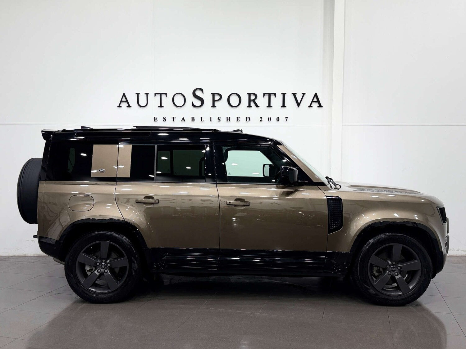 Used Land Rover Defender 2023 for sale - 76642919: Photo 6