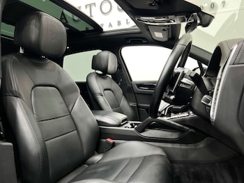 Used Porsche Cayenne 2020 for sale - 75068396: Photo