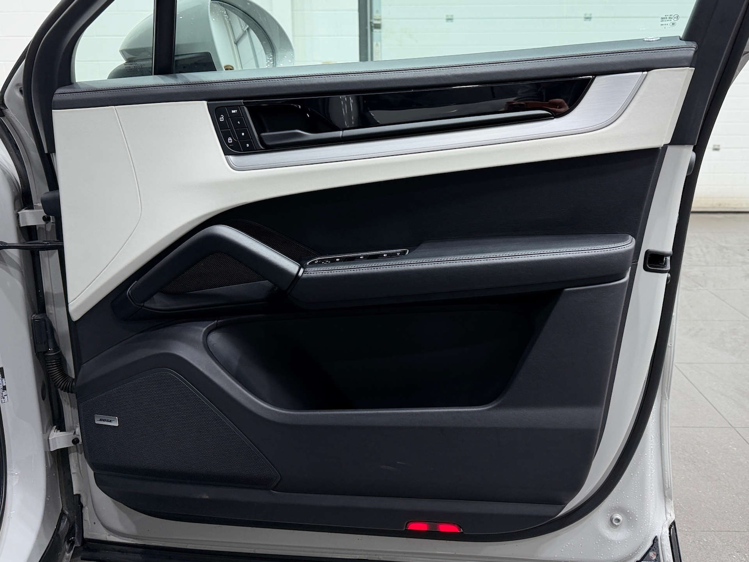 Used Porsche Cayenne 2023 for sale - 77833923: Photo 44