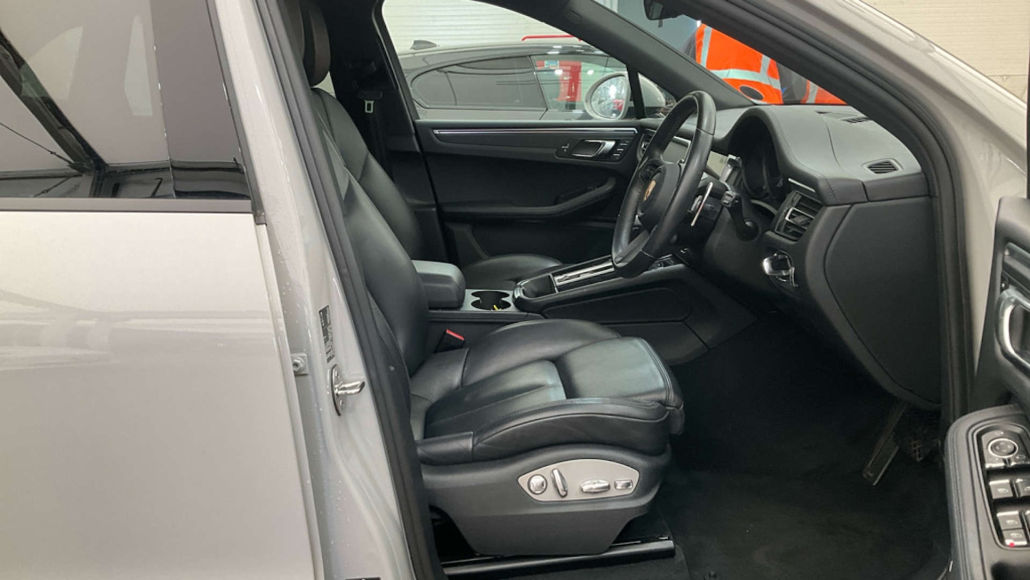 Used Porsche Macan 2022 for sale - 78182148: Photo 4