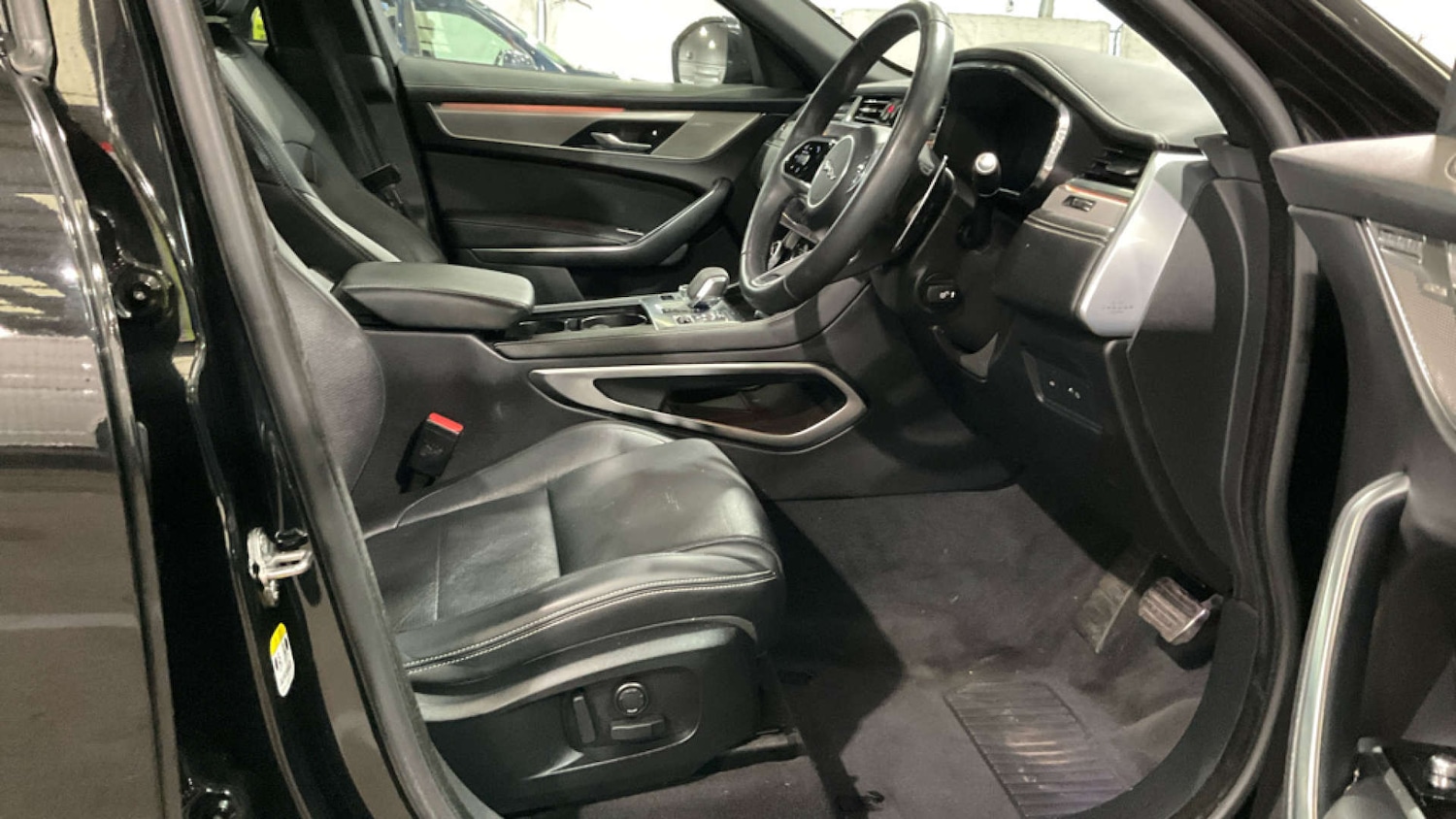 Used Jaguar F-Pace 2024 for sale - 76422533: Photo 2