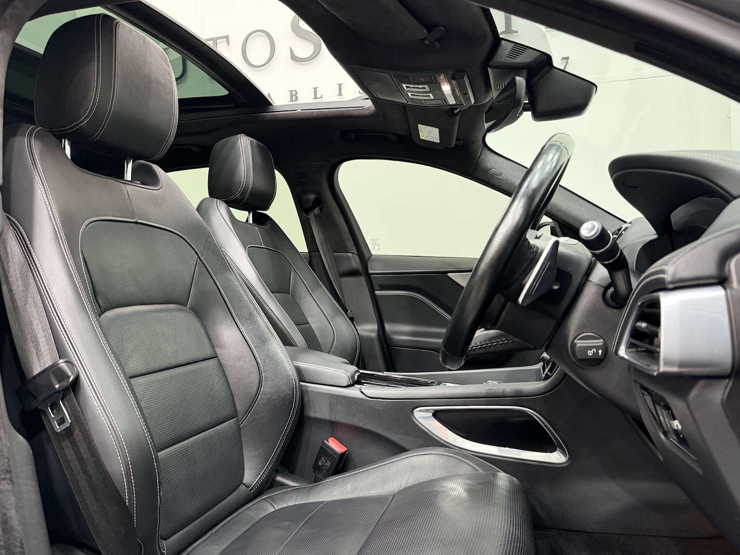 Used Jaguar F-Pace 2020 for sale - 77730159: Photo 2