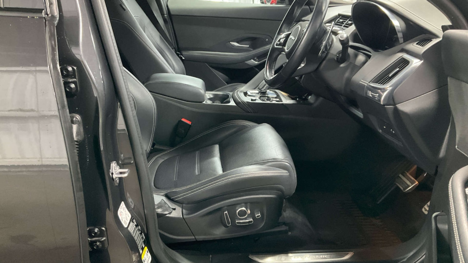 Used Jaguar E-Pace 2022 for sale - 77434662: Photo 4