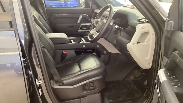 Used Land Rover Defender 2023 for sale - 76223029: Photo 2